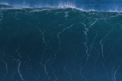 Giant wave captured on the island of Madeira - Surf Madeira