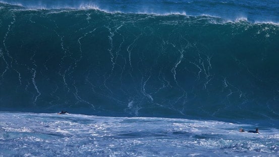 Giant wave captured