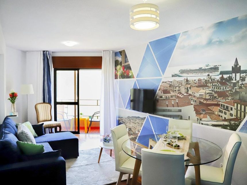 Funchal Downtown + free parking + tablet with exclusive app